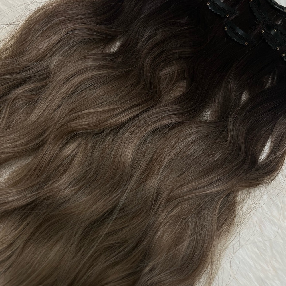 24 In Ombre Hair Style Clip in Hair Extensions Brown to Light Blonde wavy - Picture 6 of 10